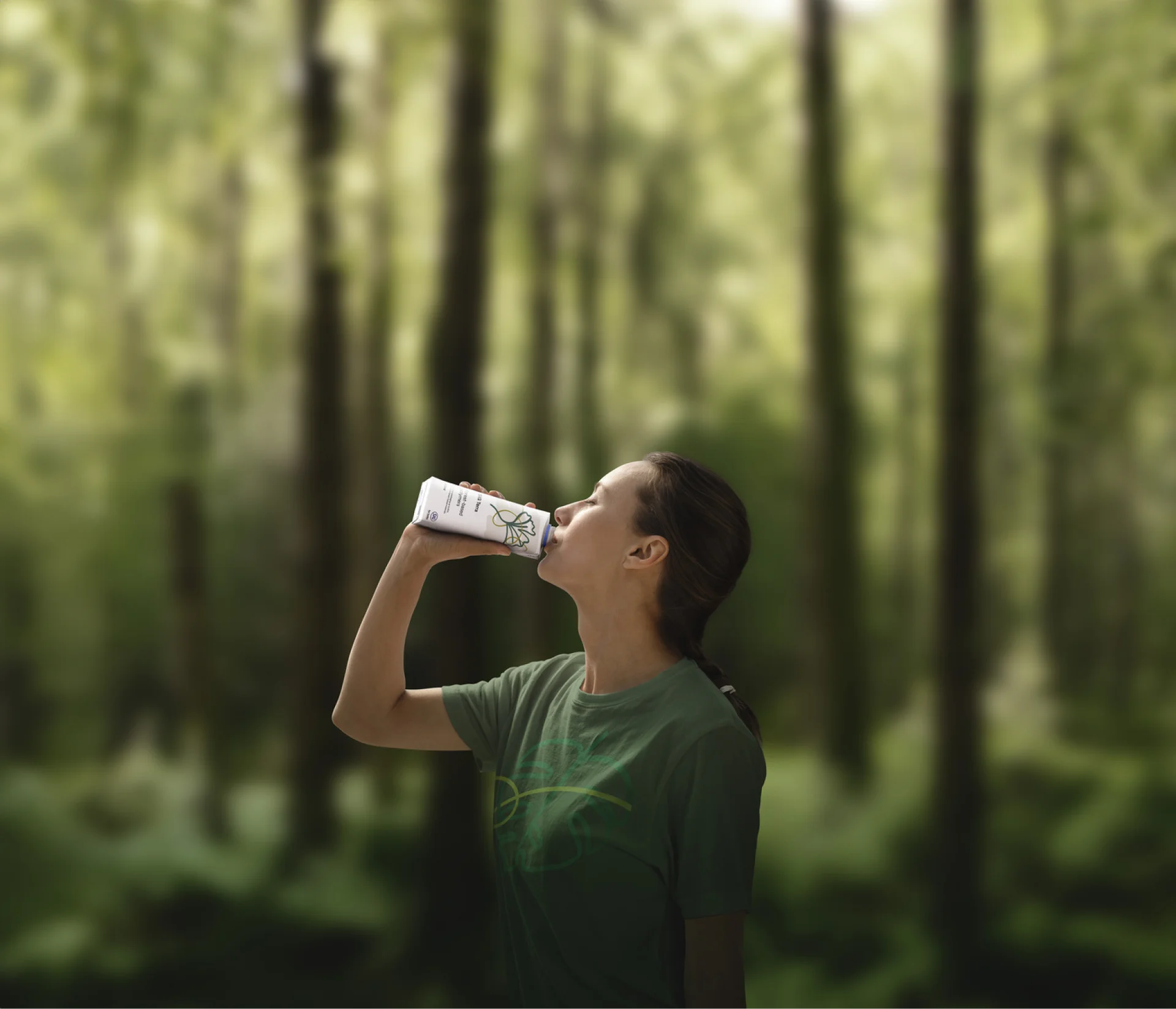 The image features a woman drinking from a SIG package, likely in a park or forest setting, as she is surrounded by trees.