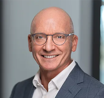 Urs Riedener - Member of the Compensation Committee and the Audit and Risk Committee (portrait)