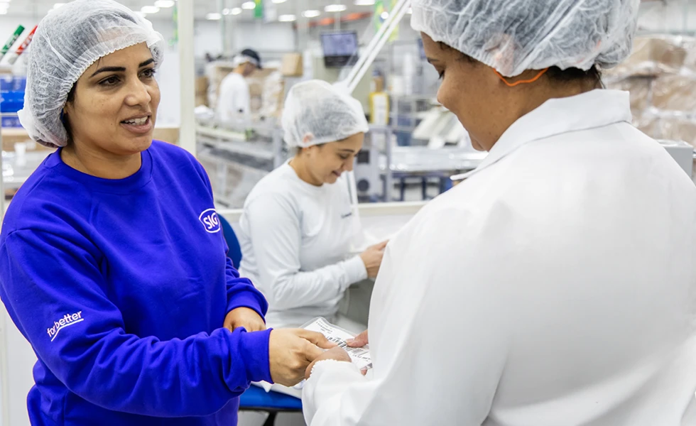 Women in SIG factory (photo)