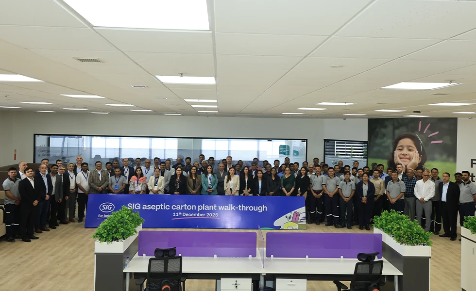 Group photo in aseptic carton plant in Ahmedabad (photo)